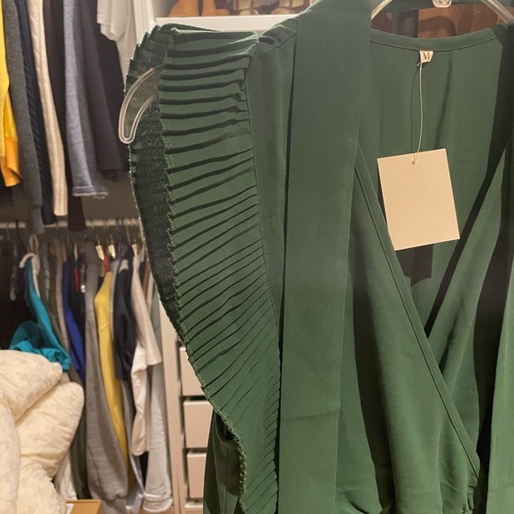 Never worn green dress - Picture 4 of 4